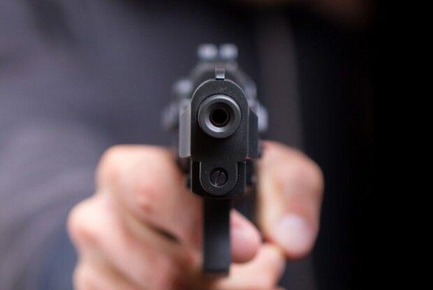 Погрожували пістолетом та відібрали 2000 євро: трьох волинян судитимуть за розбій