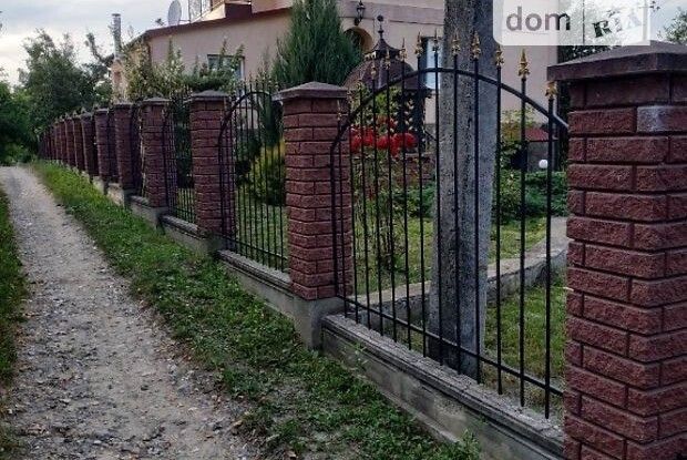 На Рівненщині чоловіка та жінку збило авто, коли вони виходили з дачного подвір'я