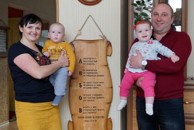У день їхнього весілля дощ був просто проливний