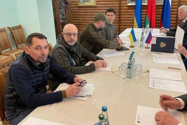 З хвилини на хвилину розпочнеться третій раунд переговорів між Україною та Росією, – Подоляк