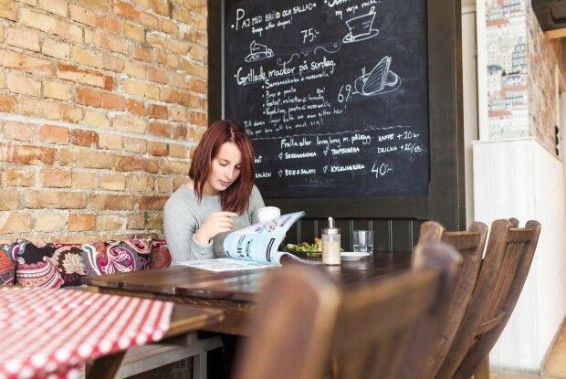 Нарешті дослідили, чому ми так довго вибираємо ковбасу, тістечко або піцу 