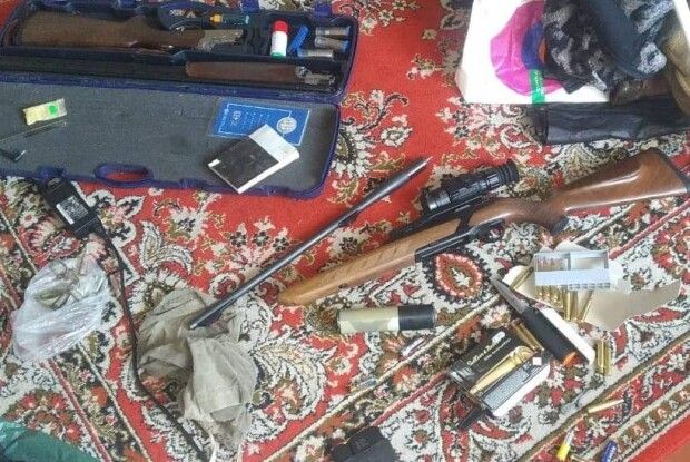 У мешканця Нововолинська вилучили канабіс та зброю