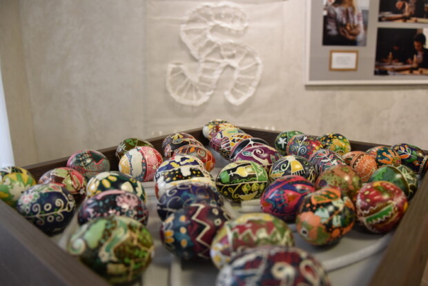 «Писанковий дивосвіт» розквітнув у Луцьку (Фото)