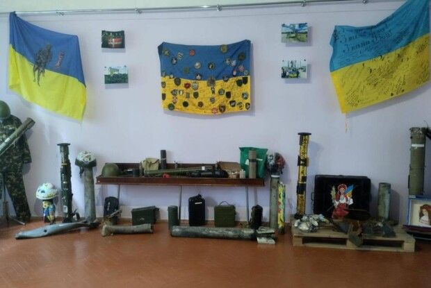 Воєнні трофеї, розмальовані українськими дітьми, що стали символом Перемоги: на Волині представили цікаву виставку