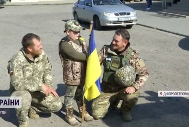 7-річний хлопчик став «талісманом» для військових, які їдуть на фронт
