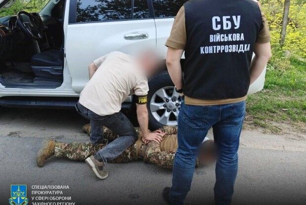 На Волині затримали правоохоронця, який сприяв тютюновій контрабанді за хабарі