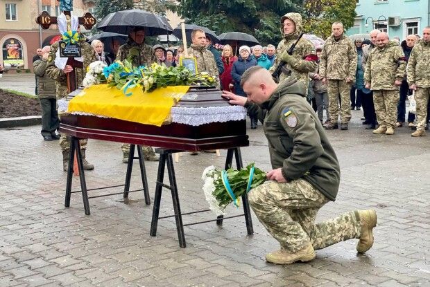 У Нововолинську провели в останню путь Героя України Костянтина Мрочка