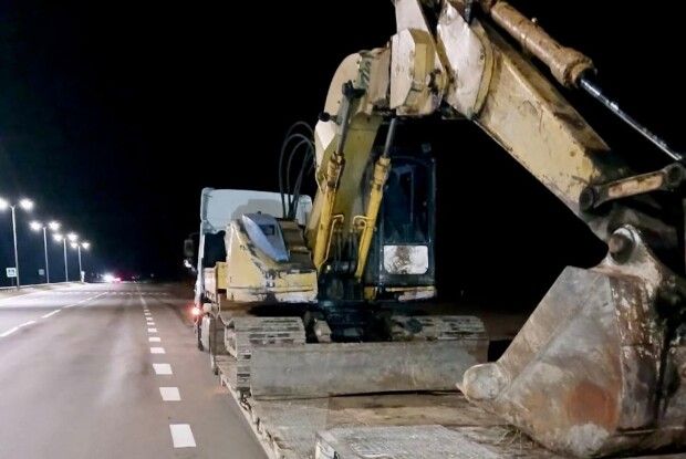 На Волині чоловік перевозив фурою екскаватор без дозвільних документів