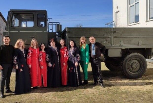 Ратнівчани передали для 100 бригади ТрО на фронт вантажівку