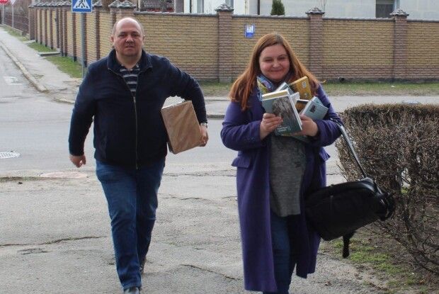 Навіщо волинські письменники книжки в бібліотеку носили