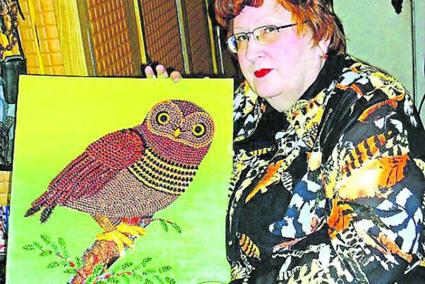 Полтавка створює об’ємні картини із насіння