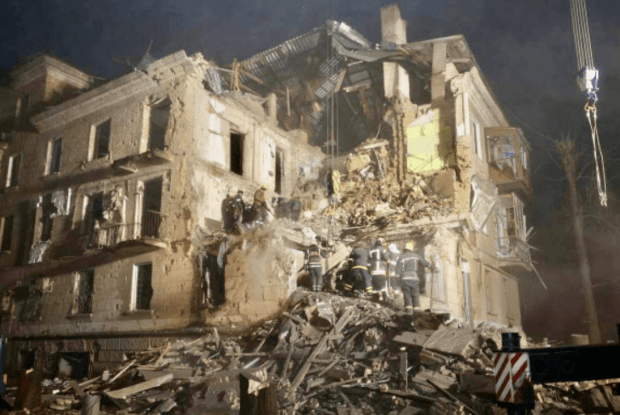 Внаслідок російської атаки загинула 64-річна жінка і молоде подружжя, під уламками досі залишається маленький хлопчик