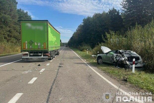 На Волині вантажівка зіткнулася з легковиком