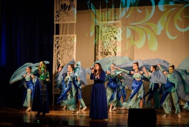 «Леся Українка може звучати сучасно»: волинянки заспівали про місяць яснесенький (Відео)