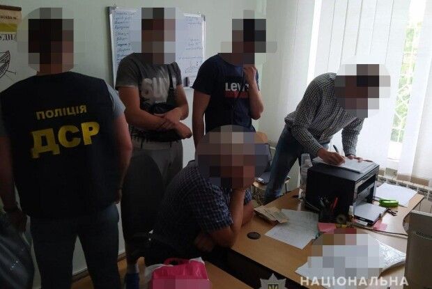 На Волині впіймали хабарника, який брав по 2000 гривень з кожного охочого одержати посвідчення судноводія (Фото)