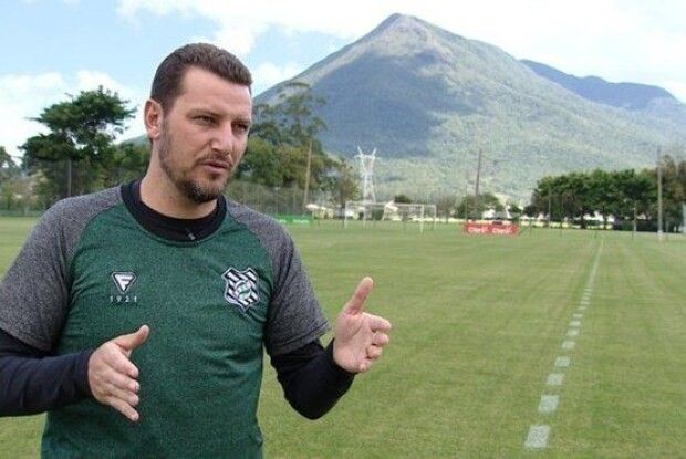 Ексзірка Шахтаря офіційно очолив бразильську команду