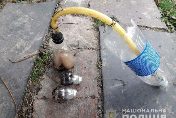 На Рівненщині поліцейські затримали групу наркозбувачів 
