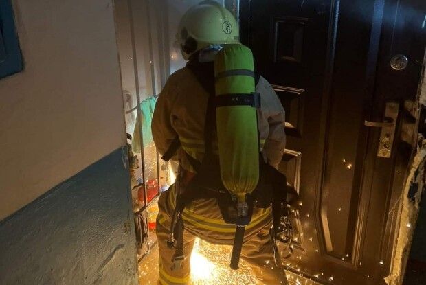 На Рівненщині серед ночі спалахнула багатоповерхівка (Фото)