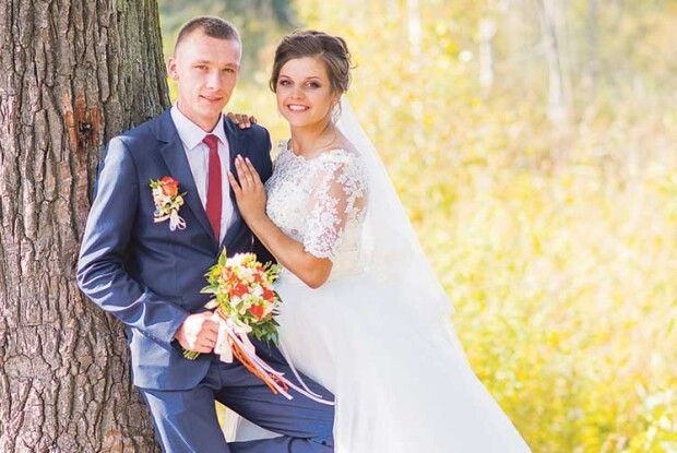 І важко поранений у ногу солдат затанцював на своєму весіллі!