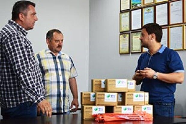 ВІЙСЬКОВИМ НА СХОДІ ПЕРЕДАЛИ РАДІОСТАНЦІЇ*