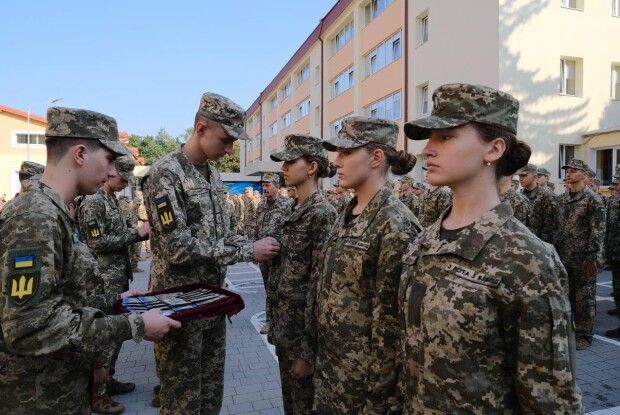 Ліцеїстами-крутянинами стануть представниці прекрасної половини людства