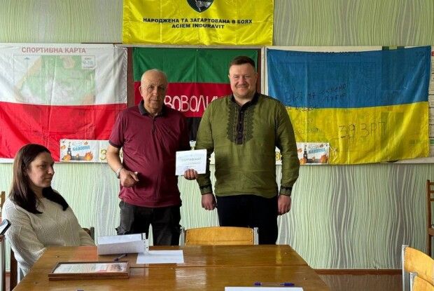 Втілив всеукраїнські проекти: нагородили відомого волонтера з Нововолинська