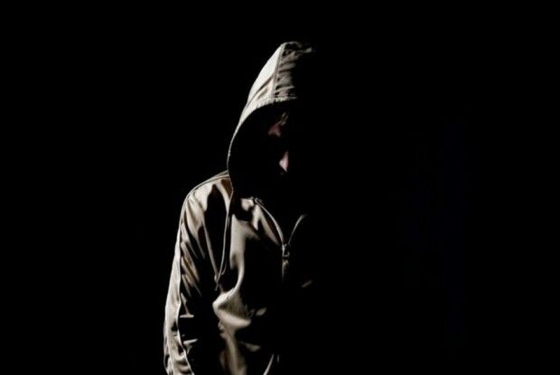 На Волині чоловік в масці показував дівчатам цюцюрника 