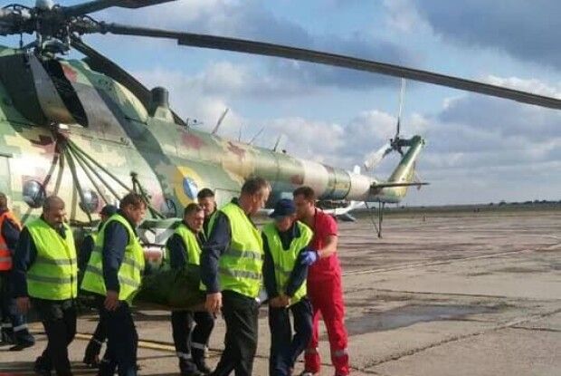 До Дніпра терміново доправили двох поранених на Донбасі українських бійців