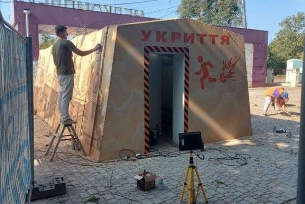 У Харкові встановили першу зупинку-укриття (Відео) 