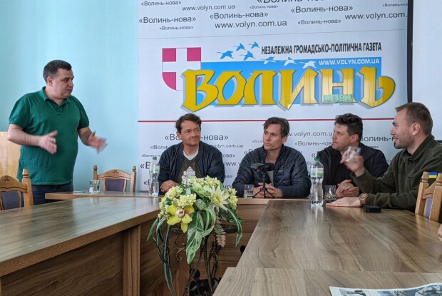 «Нехай ми платитимемо більше за світло, але наші діти будуть у безпеці», – данські волонтери у Луцьку (Відео)