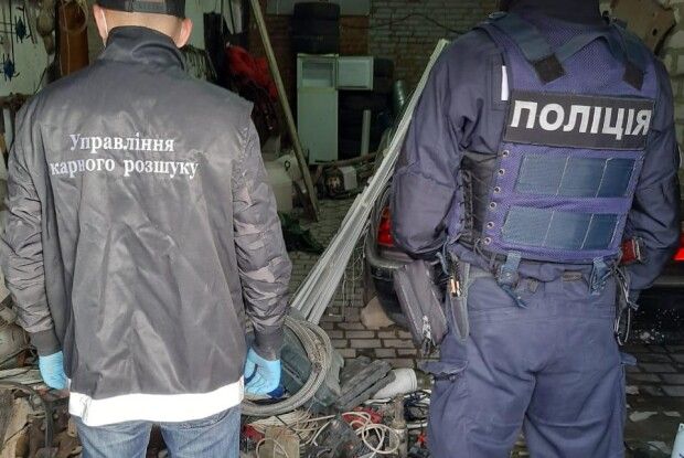 Поліція вилучила понад дві вантажівки краденого майна