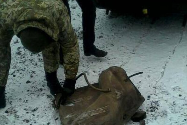 «Опель» добряче «хильнув» – з паливного бака прикордонники зцідили 55 літрів спирту (фото)