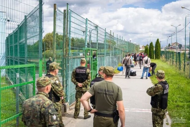 З Польщі депортували 15 українців (Відео)