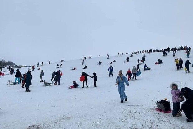 Під Луцьком влаштували катання на лижах, як у Карпатах