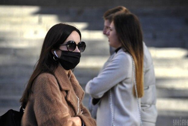 Українців закликали навчитися жити в умовах епідемії коронавірусу півтора-два роки