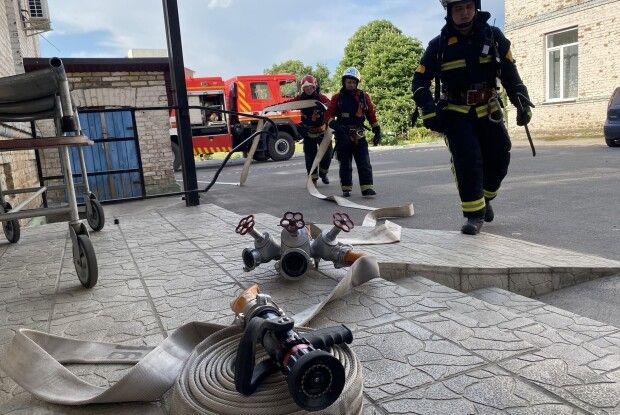 У Володимирецькій лікарні працювали рятувальники (Фото)