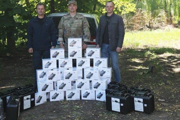 Очільник громади на Волині привіз для Князівських воїнів 35 «бойових пташок» 