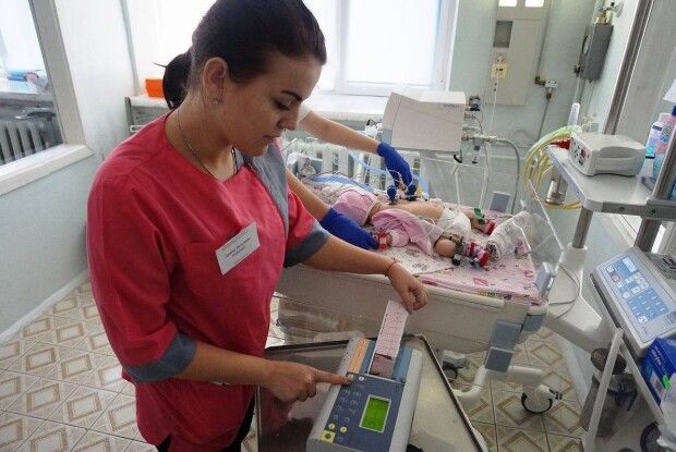 Завдяки благодійникам у неонатальному центрі нова апаратура 