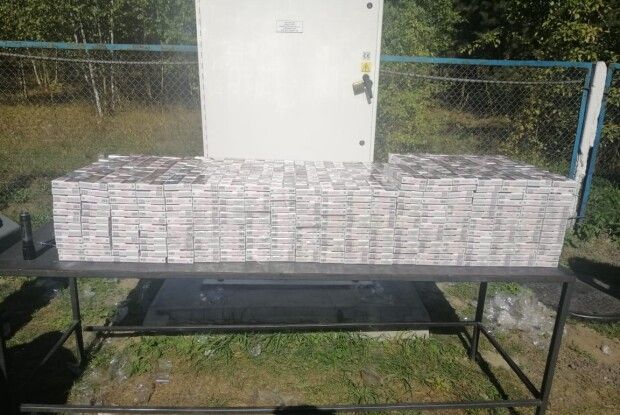 Білорус через приховані сигарети втратив автомобіль (Фото, відео)