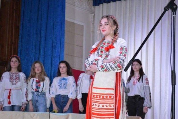 Ковельські школярки змагались за першість у конкурсі «Чарівні україночки»