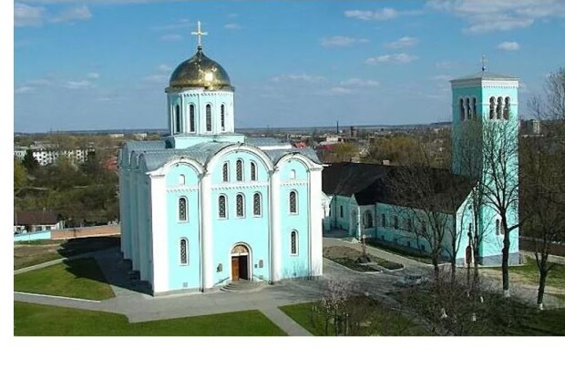 У найстарішому місті на Волині не можуть виписати чоловіка з Успенського собору