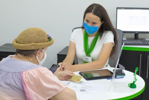 Скасовуємо черги: клієнти ПриватБанку не стоять біля кас