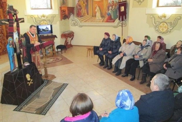 У Струмівці священик розповів парафіянам про забобони