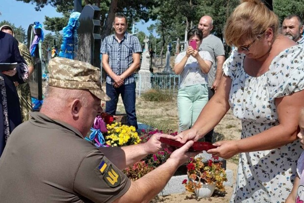 Рідним загиблого під Бахмутом Героя з Волині вручили почесний орден