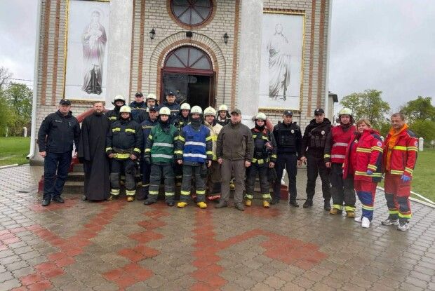 Волинські рятувальники вчилися гасити пожежу на масовому об'єкті