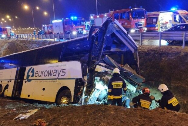 Повідомили попередню причину смертельної аварії автобуса з українцями у Польщі
