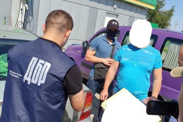На Волині митника взяли на хабарі