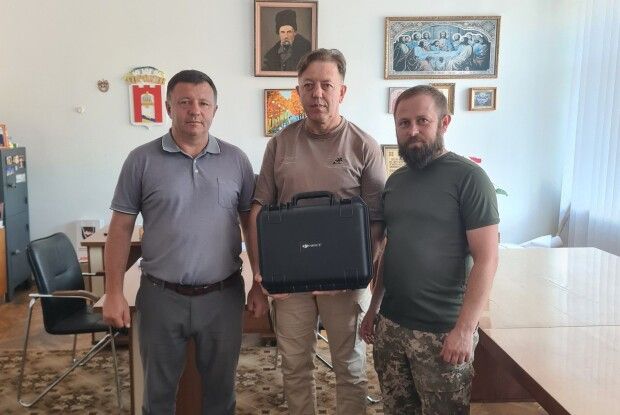 Громада на Волині передала квадрокоптер захисникам