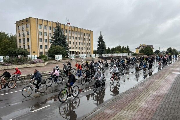 Дощ не завадив учасникам велелюдного велопробігу на Волині (Фото)