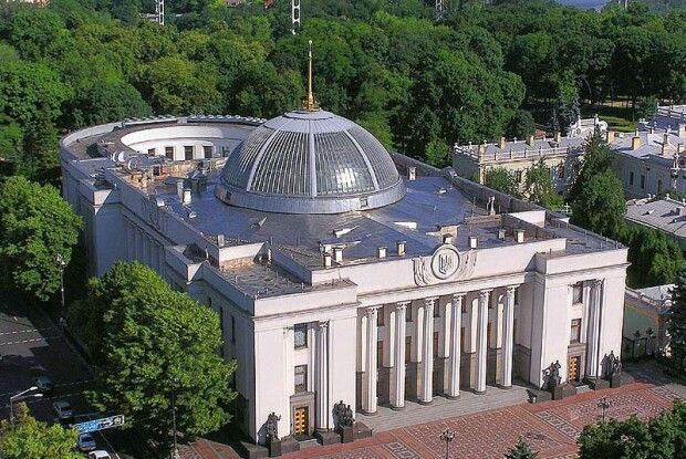 Назвали найбільш корисну фракцію у парламенті 